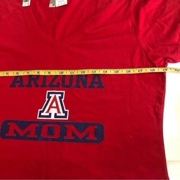 Arizona Wildcats Mom Officially Licensed V-Neck Short Sleeve T-Shirt Size M - Picture 7 of 10